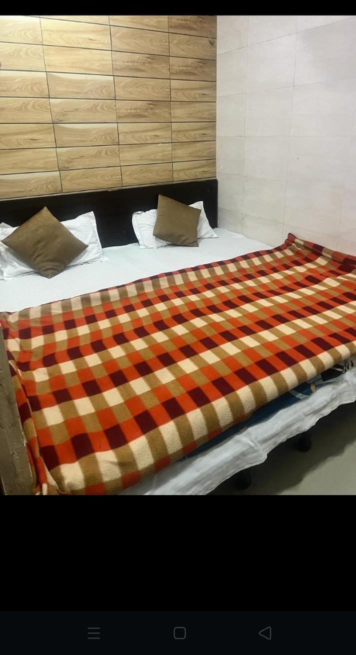 Arora Guest House Амритсар Экстерьер фото